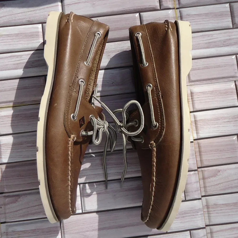 Sperry size 10